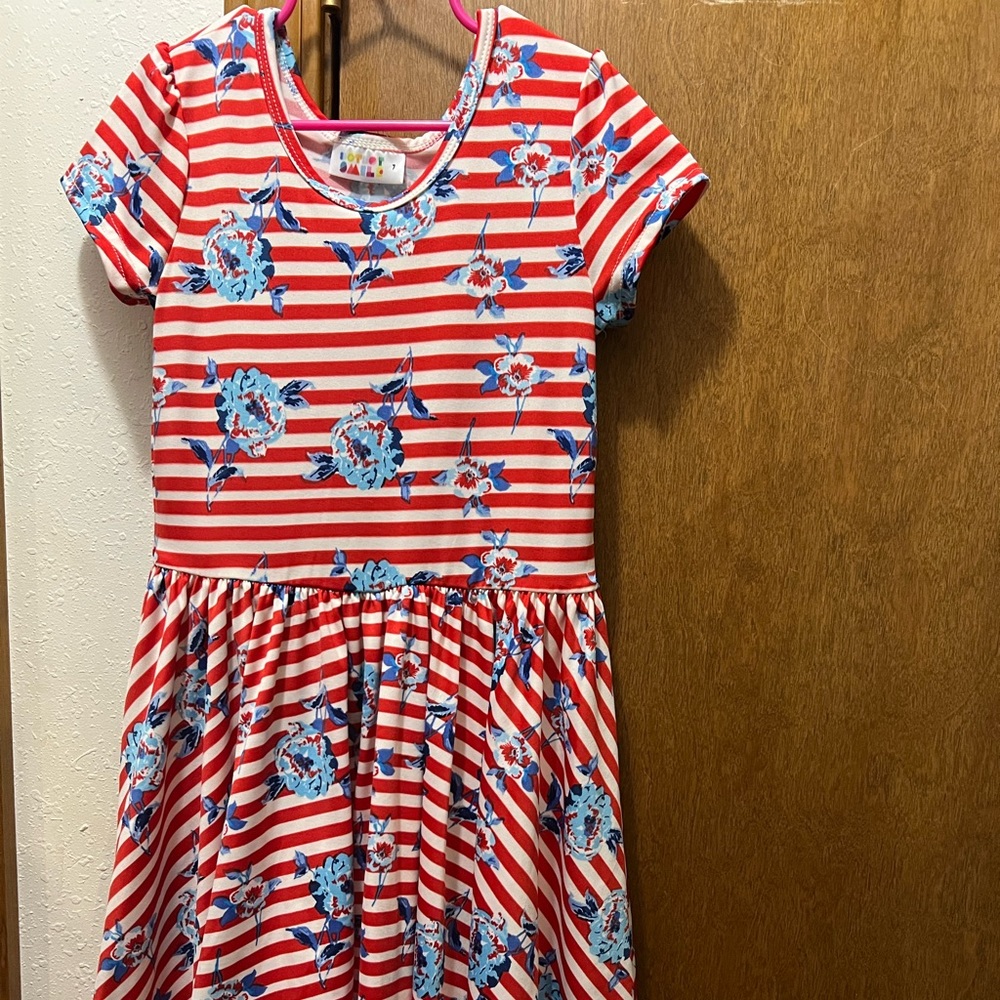 Dot dot smile dress size 7 worn, but good condition